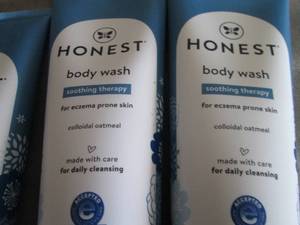 lot 458 image: 6- 8 oz Honest Soothing Therapy Bod...