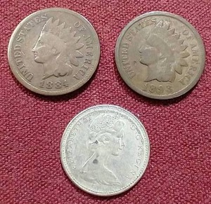 lot 44 image: Mixed Lot - Indian Pennies & Silver Canadian Dime