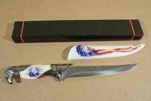lot 169 image: Eagle Theme Collector Knife