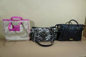 lot 291 image: 3 Womens Purses