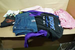 lot 318 image: Assorted Womens Clothing -Sizes S-XL