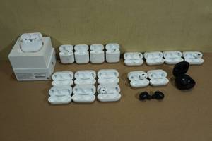 lot 331 image: Assorted Earpods Missing Pieces