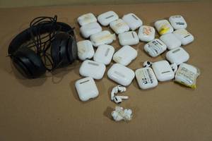 lot 332 image: Assorted AirpodsBeats Missing PiecesBroken