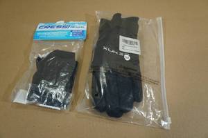 lot 355 image: Cressi Fin Socks(SM) with Dive Gloves(M)