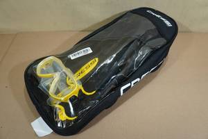lot 357 image: Cressi Adult Palau Fin Snorkel Set -Fin Size XSS, Yellow
