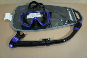 lot 365 image: Cressi Pano 3 Snorkel Set -BlackPurple