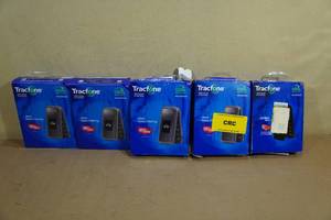 lot 390 image: 5 Tracfones Cellphones
