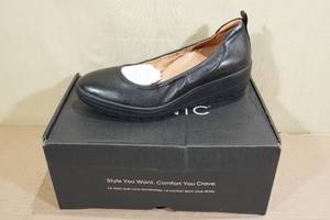 lot 414 image: Vionic Jacey Leather Flats - Size 7.5