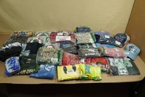 lot 428 image: Clothing - Assorted Sizes and Styles