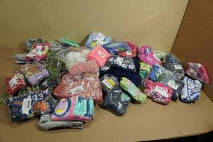 lot 429 image: Clothing - Assorted Sizes and Styles