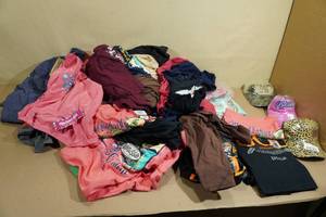 lot 430 image: Clothing - Assorted Sizes and Styles