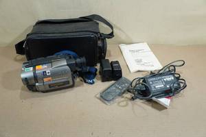 lot 431 image: Sony CCD-TRV85 Hi8 Video Camera