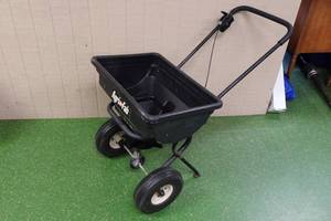 lot 6 image: Agri Fab Seed Spreader