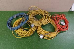 lot 9 image: 5 Extension Cords - 50 and 100 Foot