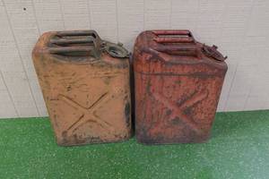 lot 11 image: Vintage Metal Liquid Cans