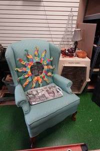 lot 276 image: Assorted Home Goods -Chair, Mirror, Pet Crate, Lamp, Wine Rack, Cooler