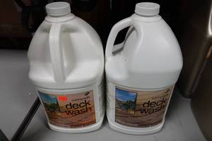 lot 312 image: 2 Gallons Deck Wash
