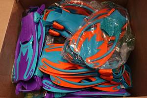 lot 452 image: Large Bundle of Cressi Kids Fins SM & LXL