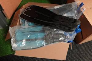 lot 459 image: 12 Pairs Blue Cressi Rondinella & 3 Pairs Black Agua Fins Assorted Sizes