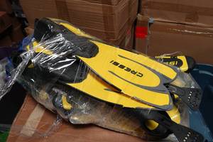 lot 463 image: Large Bundle of Cressi Agua Fins Assorted Sizes