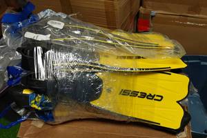 lot 464 image: Large Bundle of Cressi Rondinella BlackYellow Fins Assorted Sizes