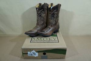 lot 127 image: Smoky Mountain Boots -Youth Size 7.5