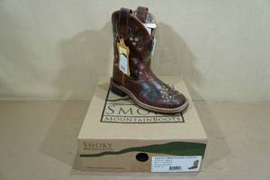 lot 131 image: Smoky Mountain Boots -Kids Size 12