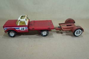 lot 146 image: Vintage 1970s Nylint Truck & Trailer Pressed Steel