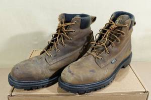 lot 411 image: Irish Setter Work Boots - Mens 10.5