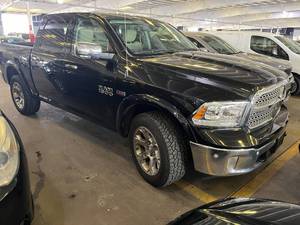 2017 Ram 1500 Laramie 4x4 Crew Cab....LOW  MILES