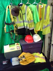 Work gear includes tote with lid