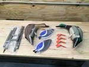 lot 58 image: Cabelas Mojo Outdoors Twin Pack Decoys Model # HW2515 (Amazon Return)