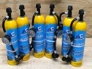 lot 49 image: Lot of 6 - Premium 18oz R-134a AC Recharge Kit