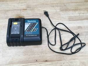lot 73 image: Makita 18V LXT LithiumIon Rapid Optimum Charger Model # DC18RC
