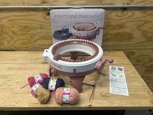 lot 77 image: KNITTING MACHINE Loop Loom