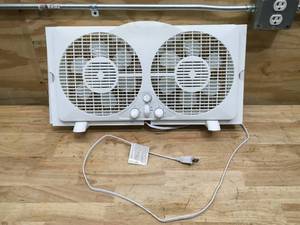 lot 100 image: Intertek Window Fan Model # WDF9-2