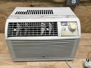lot 101 image: GE 115 Volt Room Air Conditioner Model # AST05LLS1 (Used, Tested and Works)