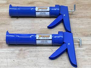 lot 162 image: Lot of 2 - Newborn Caulk Gun Model # 012-DC