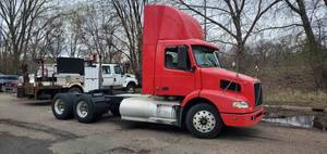 2012 Volvo VNM CNG Semi-Truck Tractor