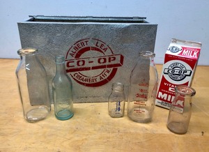 lot 99 image: Vintage ALBERT LEA Co-Op Advertising Dairy Crate wOld Milk Bottles
