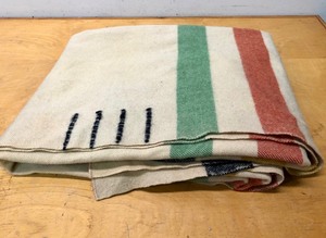 lot 103 image: Old Vintage HUDSON BAY Wool Blanket