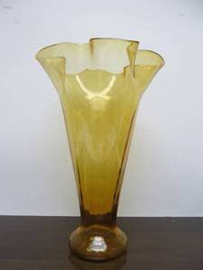 lot 208 image: Large Mid Century AmberYellow Ruffled Glass Vase