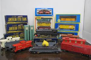 lot 209 image: Nice Group of Vintage Trains including American Flyer
