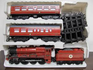 lot 211 image: Like-New Large Scale HOGWARTS Railways Battery-Operated Train Set