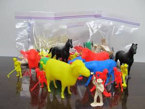 lot 214 image: Large Group of 1960s era Hard Plastic Toys Figures Sets etc