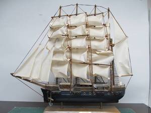 lot 231 image: Nautical Wooden Ship Display #2 - Pamir
