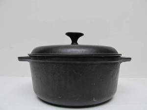 lot 16 image: Chefmate Cast Iron Dutch Oven