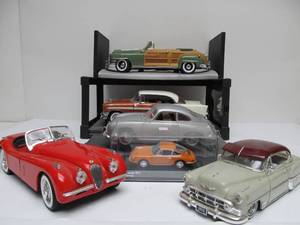 lot 25 image: Nice Lot of Diecast Vehicles