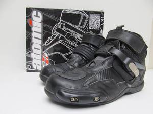lot 31 image: Like New or Brand New Atomic Rocket Motorcycle Shoes - Size 10