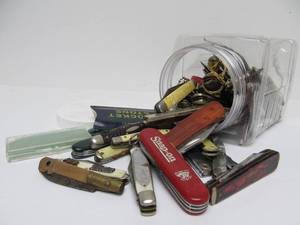 lot 36 image: Large Unsearched Estate Lot of Vintage etc Pocket Knives